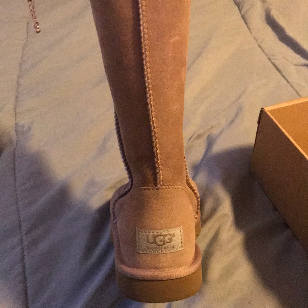 Uggs classic tall marshmellow color size 6. - Picture 4 of 4